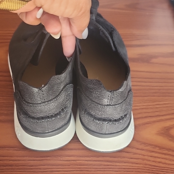 UGG Womem Black Casual Shoes - Picture 5 of 6